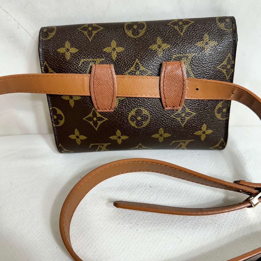 Louis Vuitton Purse - Picture 2 of 11